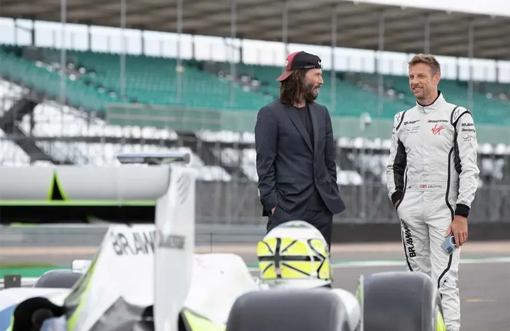 Ο Κιάνου Ριβς μας ξεναγεί τον κόσμο της Formula 1