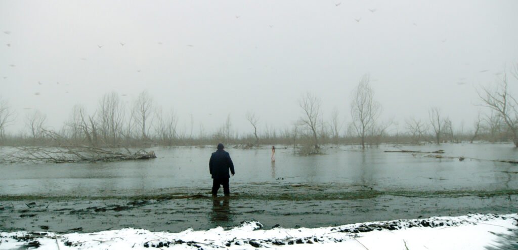 Πίσω από τις Θημωνιές